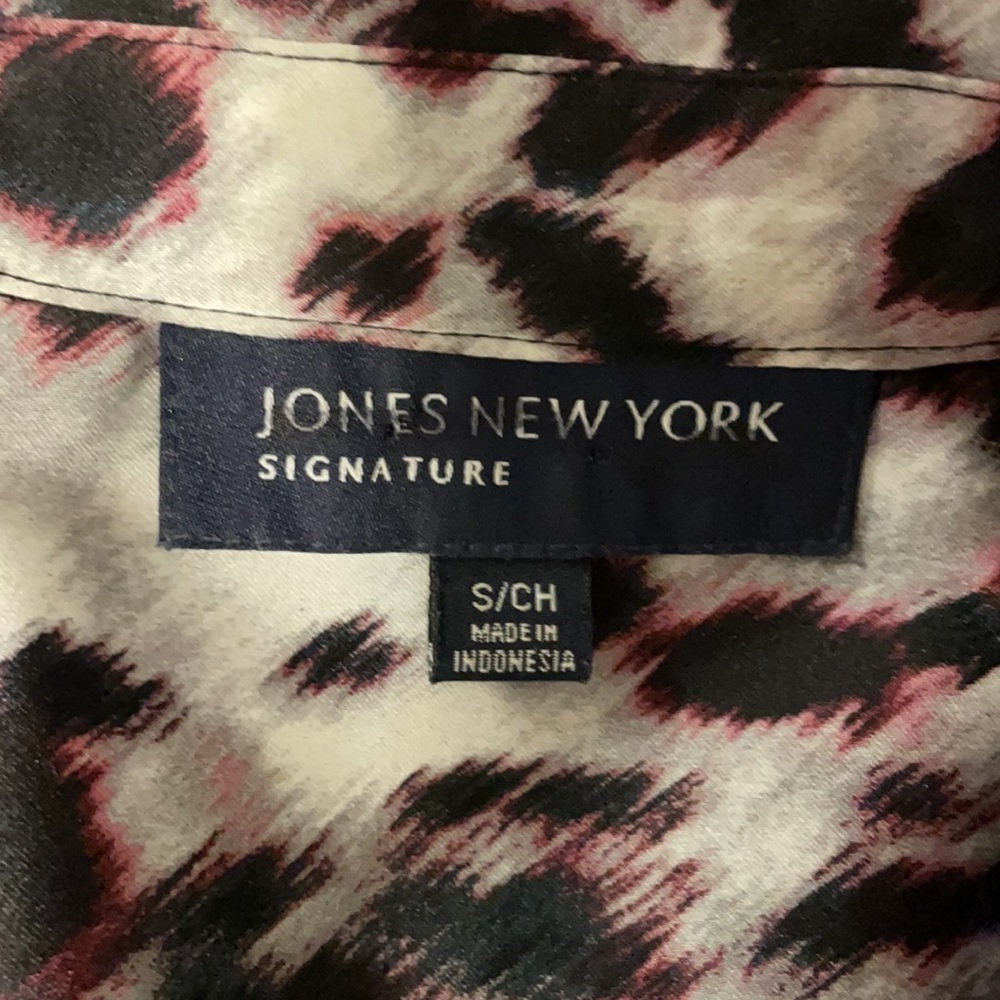 NWOT JONES NEW YORK RUFFLED / PLEATED FRONT BLOUSE. V neckline ANIMAL PRINT Sz S - Picture 11 of 12